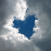 nuvens formando um coração